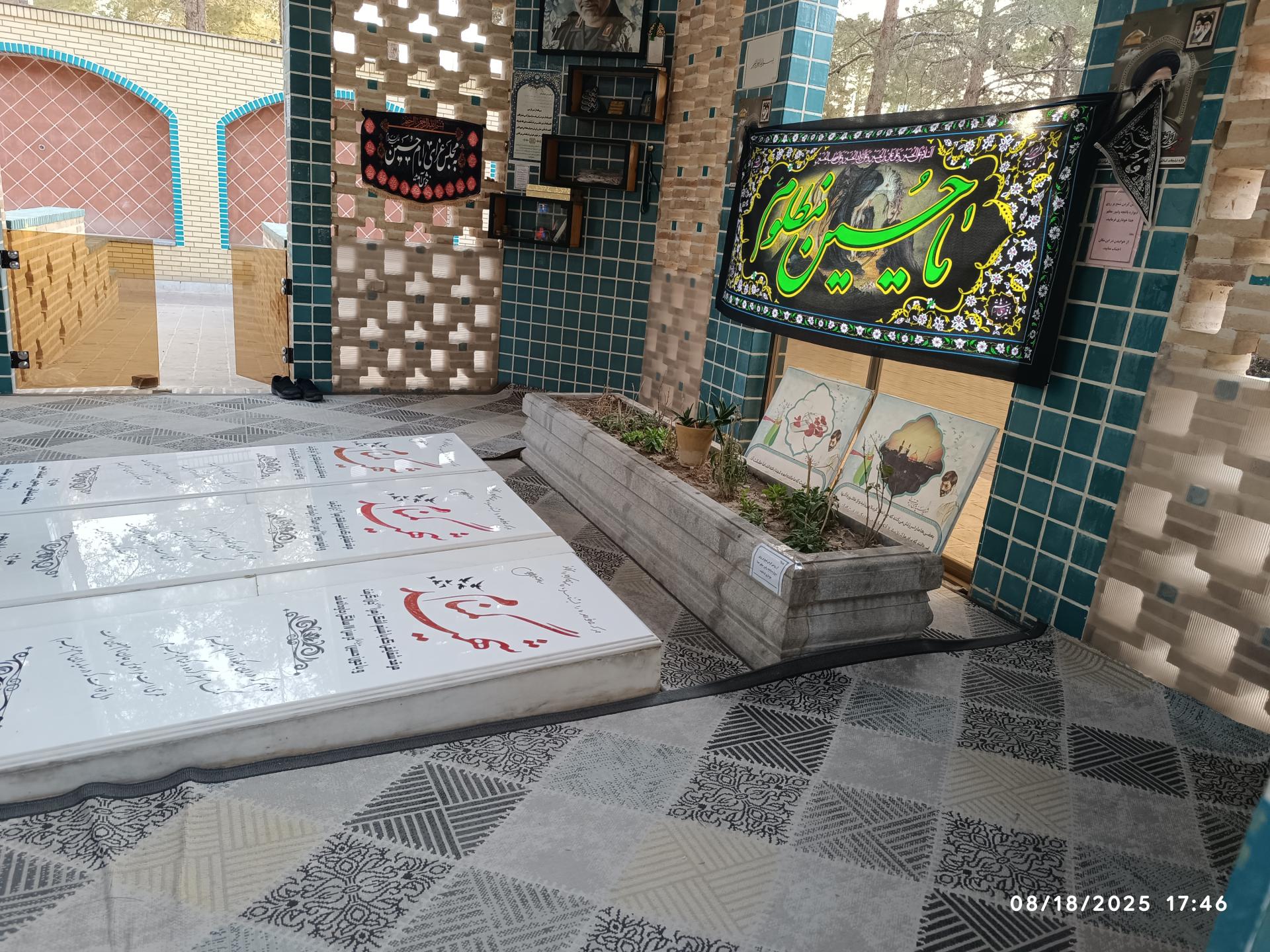 عکس گلزار شهدای گمنام پارک لاله 