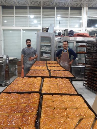 عکس کارگاه تولید باقلوا