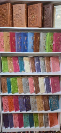 عکس پخش کتاب مقدس 