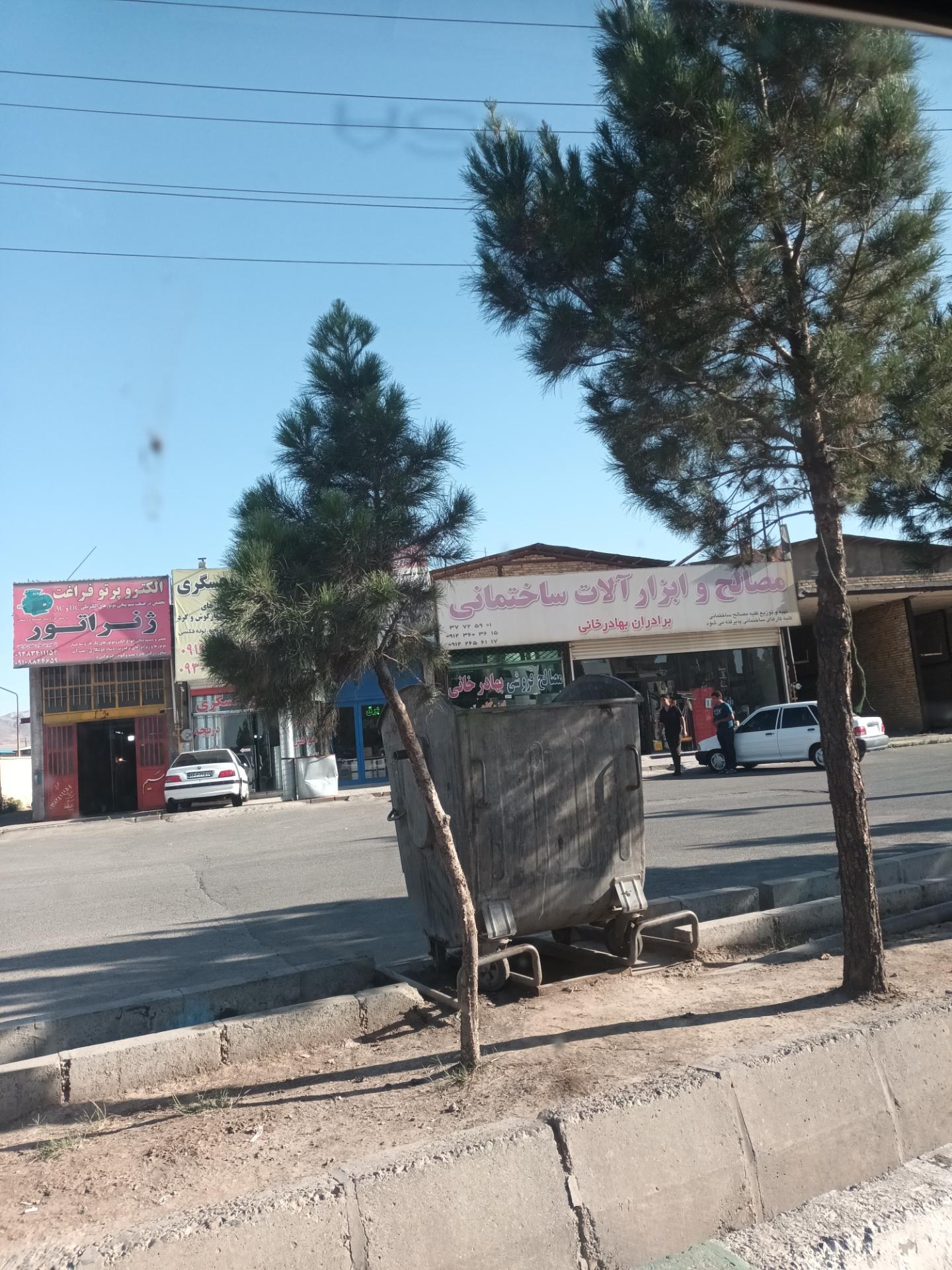 عکس مصالح و ابزارآلات ساختمانی بهادرخانی