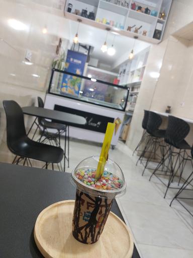 عکس کافه بستنی بابا شهرکی