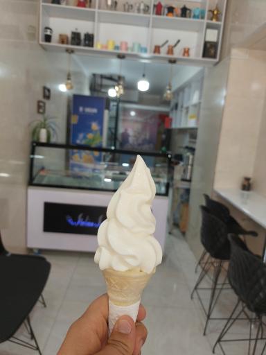 عکس کافه بستنی بابا شهرکی