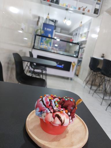 عکس کافه بستنی بابا شهرکی