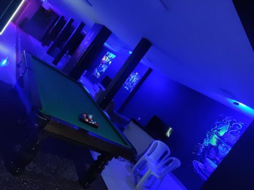 عکس بیلیارد و گیم کلاب مجیک روم