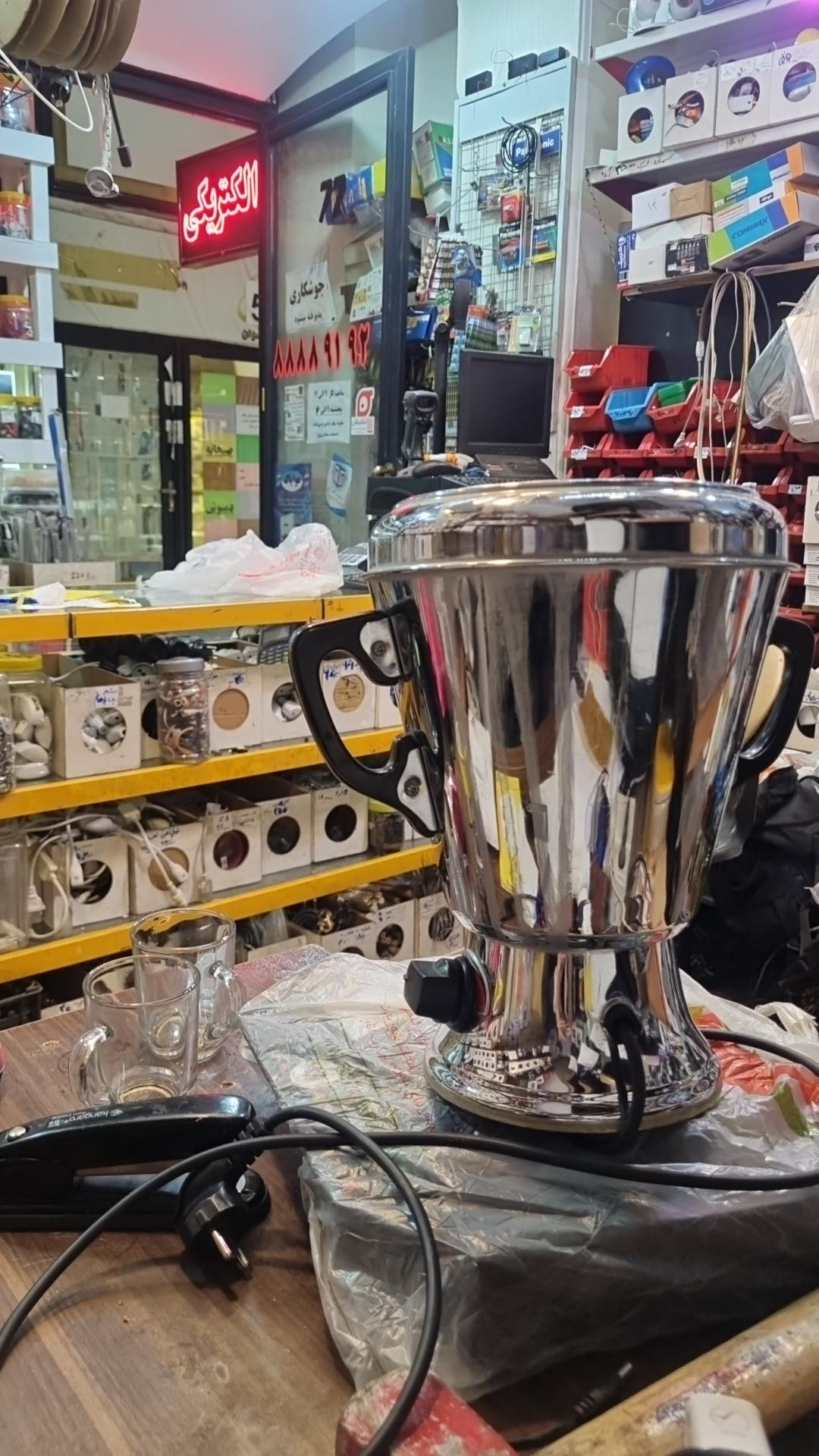 عکس خدمات برقکاری و فنی