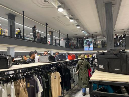 عکس مجموعه کیف کفش پوشاک شهر آبی