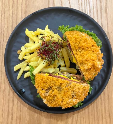 عکس کافه رستوران عمارت ماه