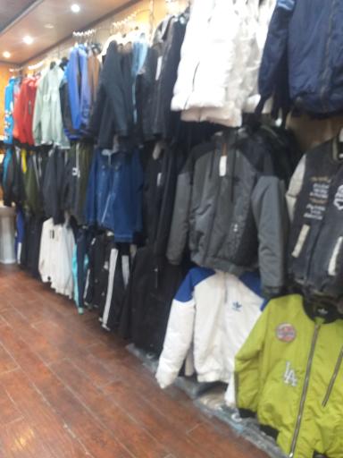 عکس بوتیک امید ادیداس 