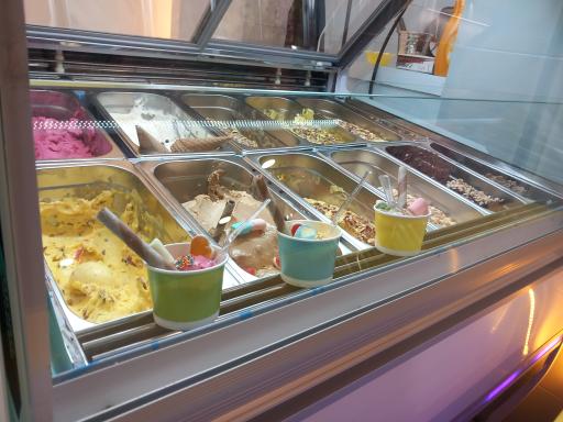 عکس مجتمع تجاری اقامتی آراد