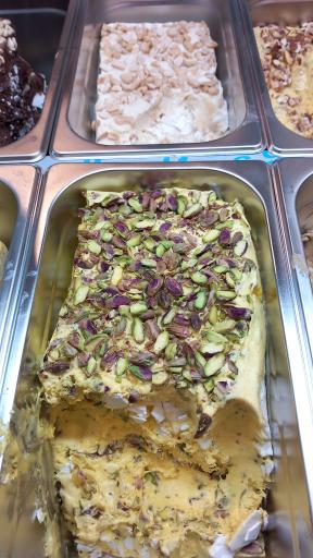 عکس مجتمع تجاری و اقامتی آراد