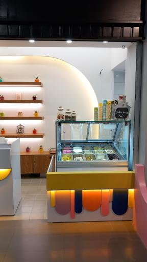 عکس مجتمع تجاری و اقامتی آراد