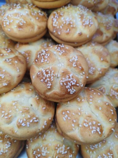 عکس نان و شیرینی گل گندم