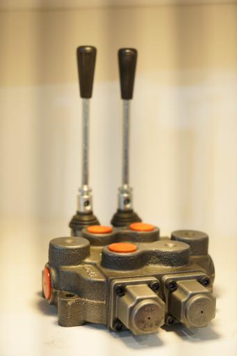 عکس صنایع هیدرولیک هنری (پمپ سازی)