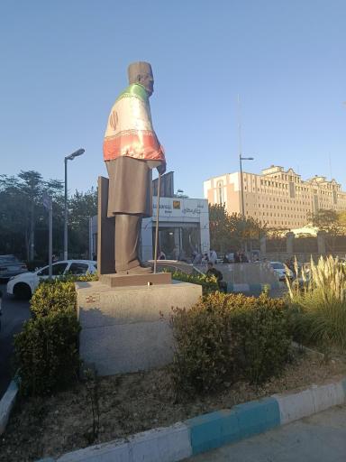 عکس ورودی مترو ایستگاه بهارستان