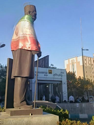 عکس ورودی مترو ایستگاه بهارستان