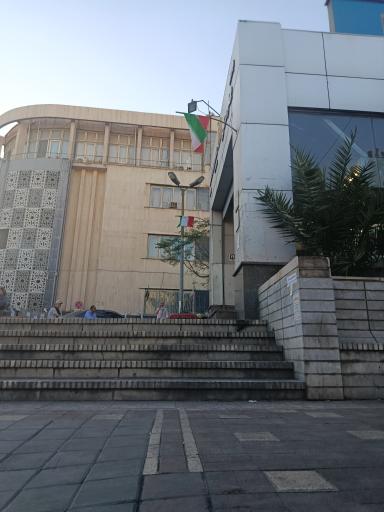 عکس ورودی مترو ایستگاه بهارستان