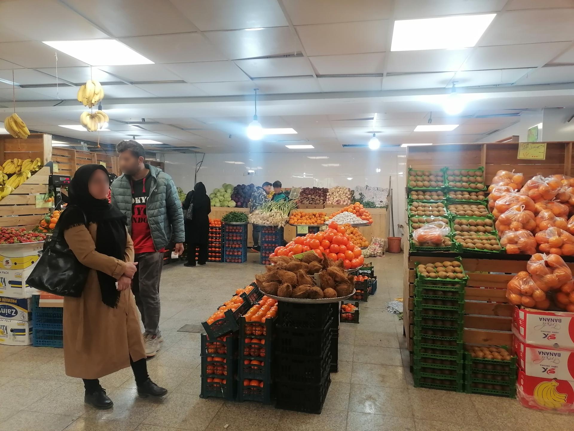 عکس غرفه میوه بازار روز کوثر 