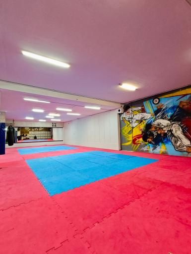 عکس باشگاه فرهنگی ایران زمین (شعبه مدرس)