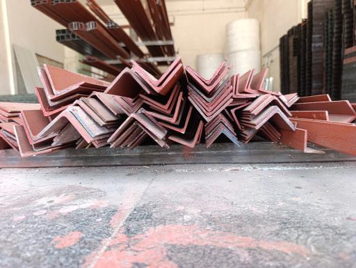 وال پست و پروفیل صالح پور