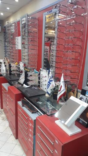 عکس بینایی سنجی و عینک بصیرت نوین