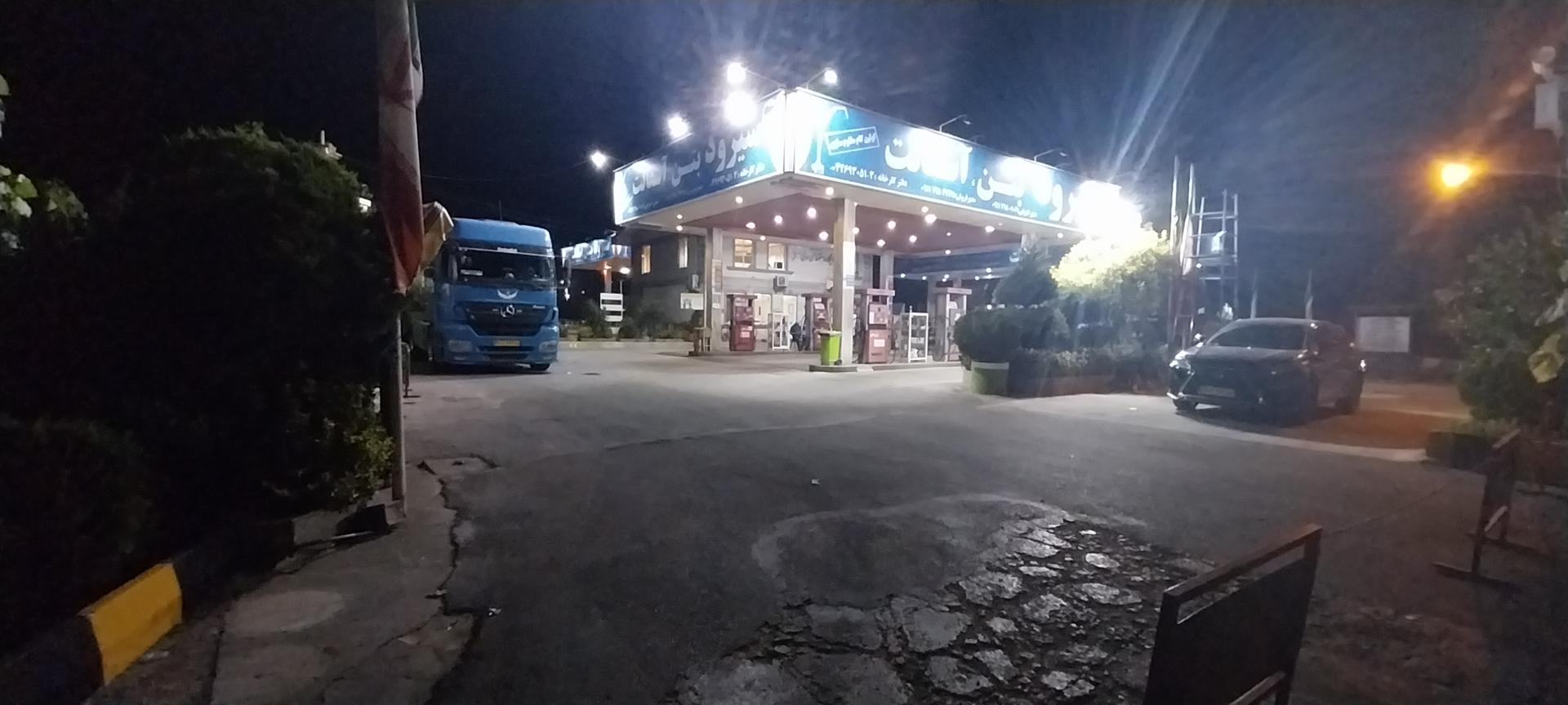 عکس پمپ بنزین ولیعصر