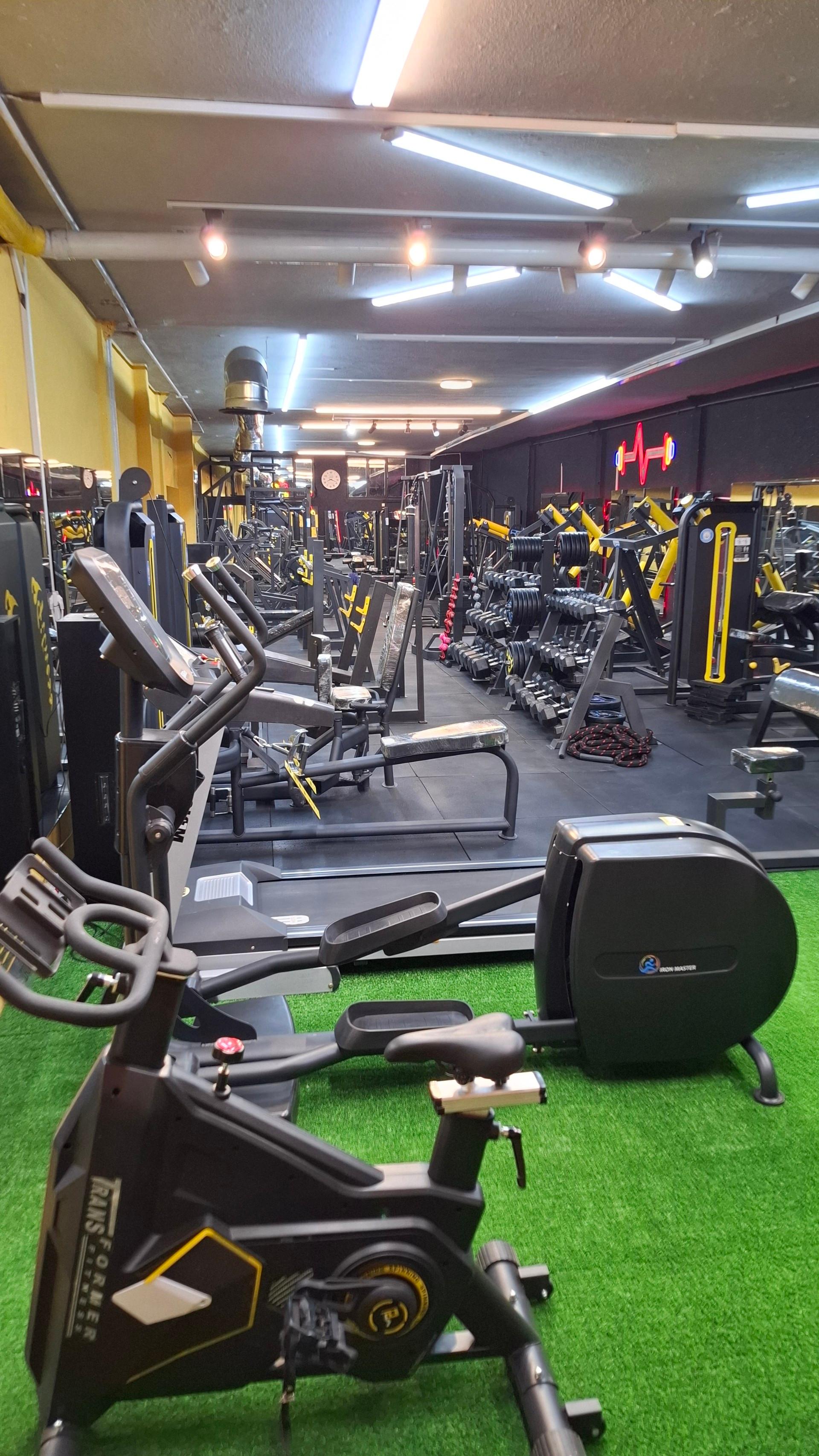 عکس باشگاه بدنسازی آشیل 