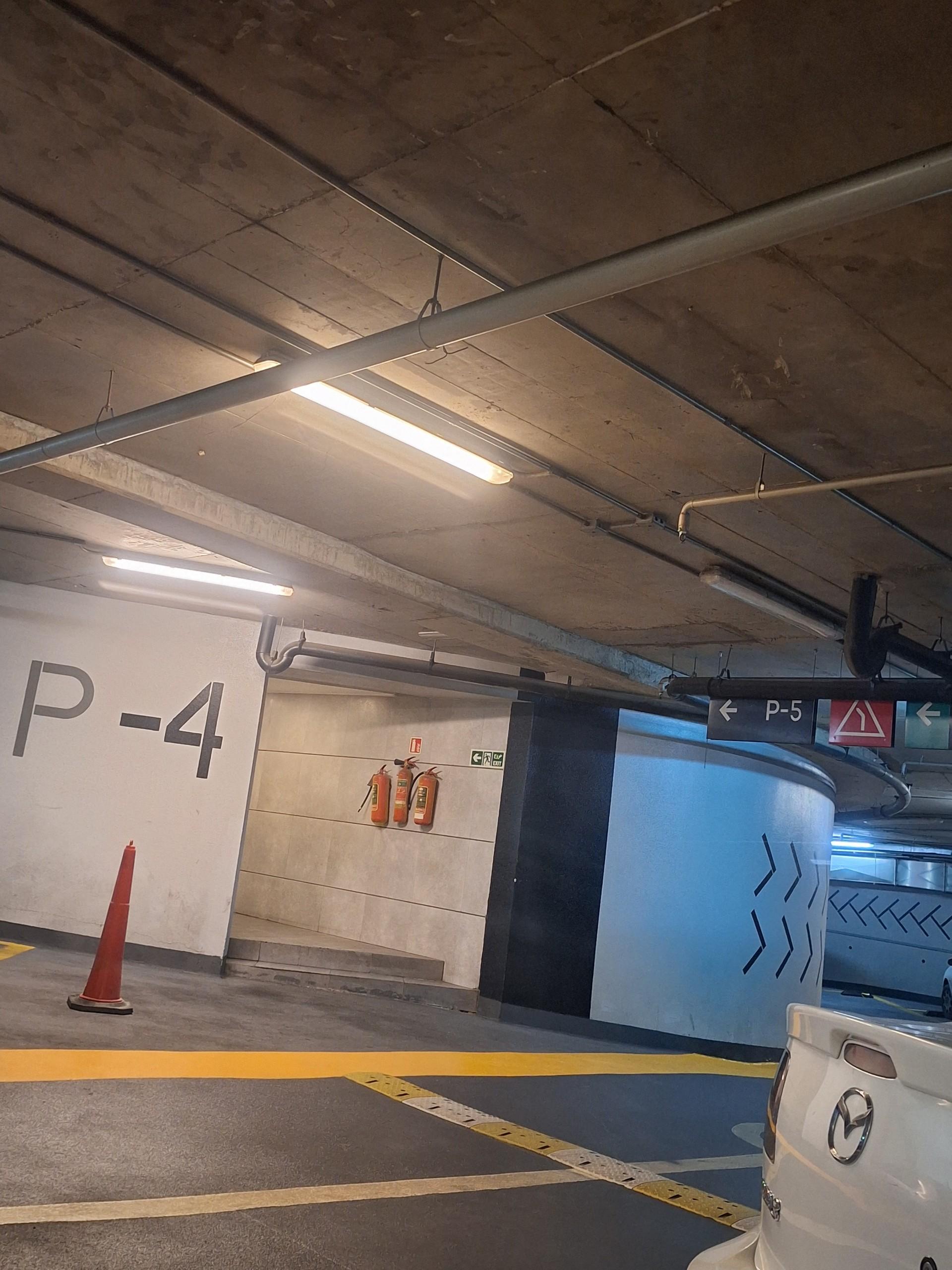 عکس پارکینگ آواپلت ( آواسنتر )