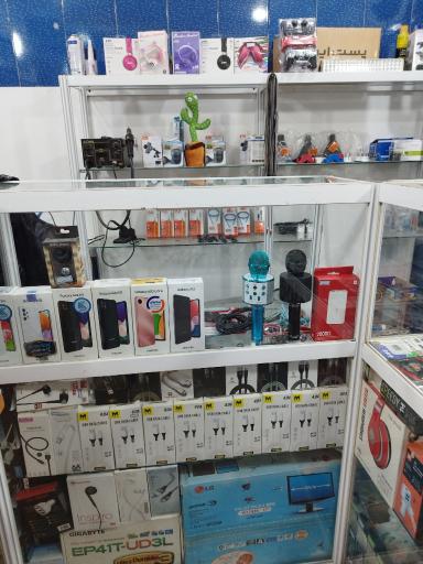 عکس فروشگاه لوازم جانبی موبایل 