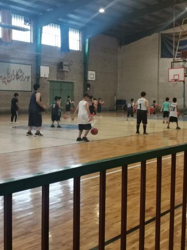 عکس باشگاه بسکتبال جاویدان