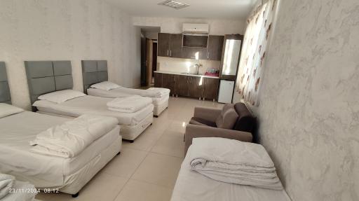 عکس مهمانسرای طلاییه