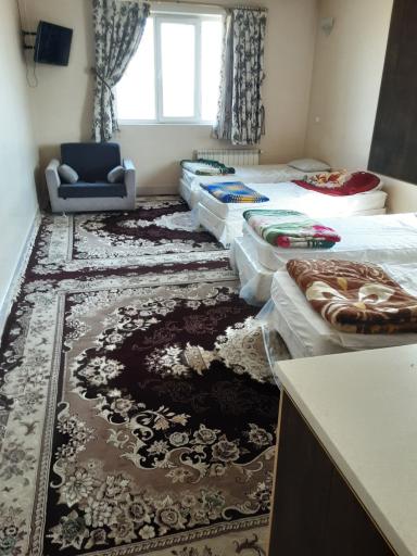 عکس مهمانسرای طلاییه