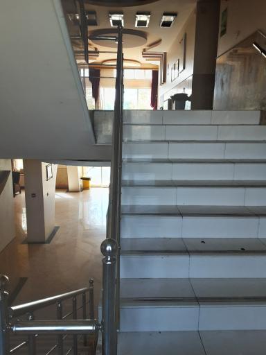 عکس مهمانسرای طلاییه