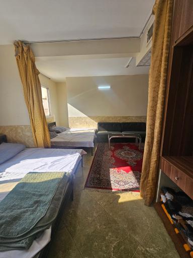 عکس مهمانپذير قائم