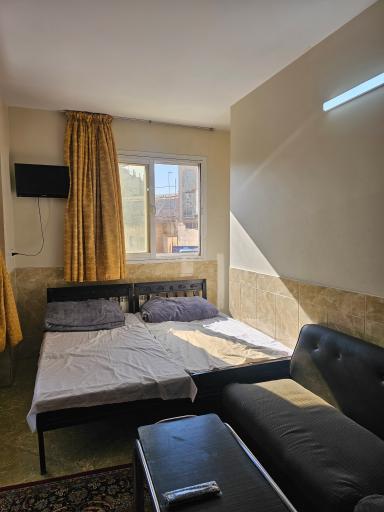 عکس مهمانپذير قائم