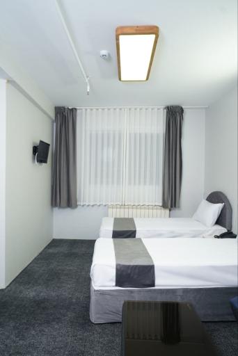 مهمانپذير قائم