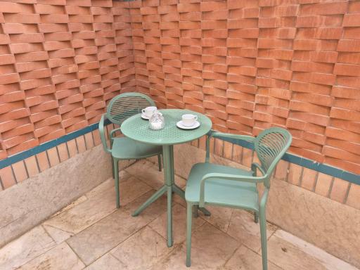 عکس مهمانپذير قائم