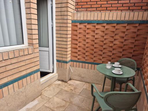 عکس مهمانپذير قائم