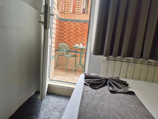 عکس مهمانپذير قائم