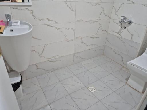 عکس مهمانپذير قائم