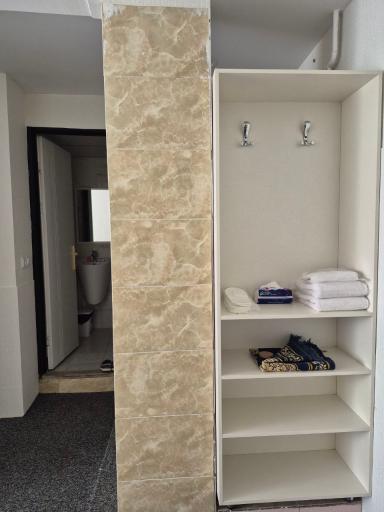 عکس مهمانپذير قائم