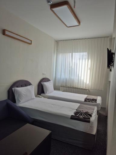 عکس مهمانپذير قائم