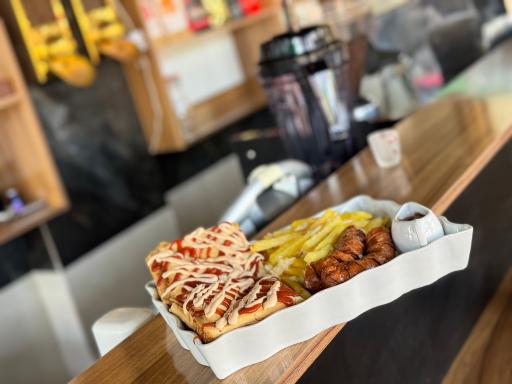 عکس کافی شاپ دیاکو