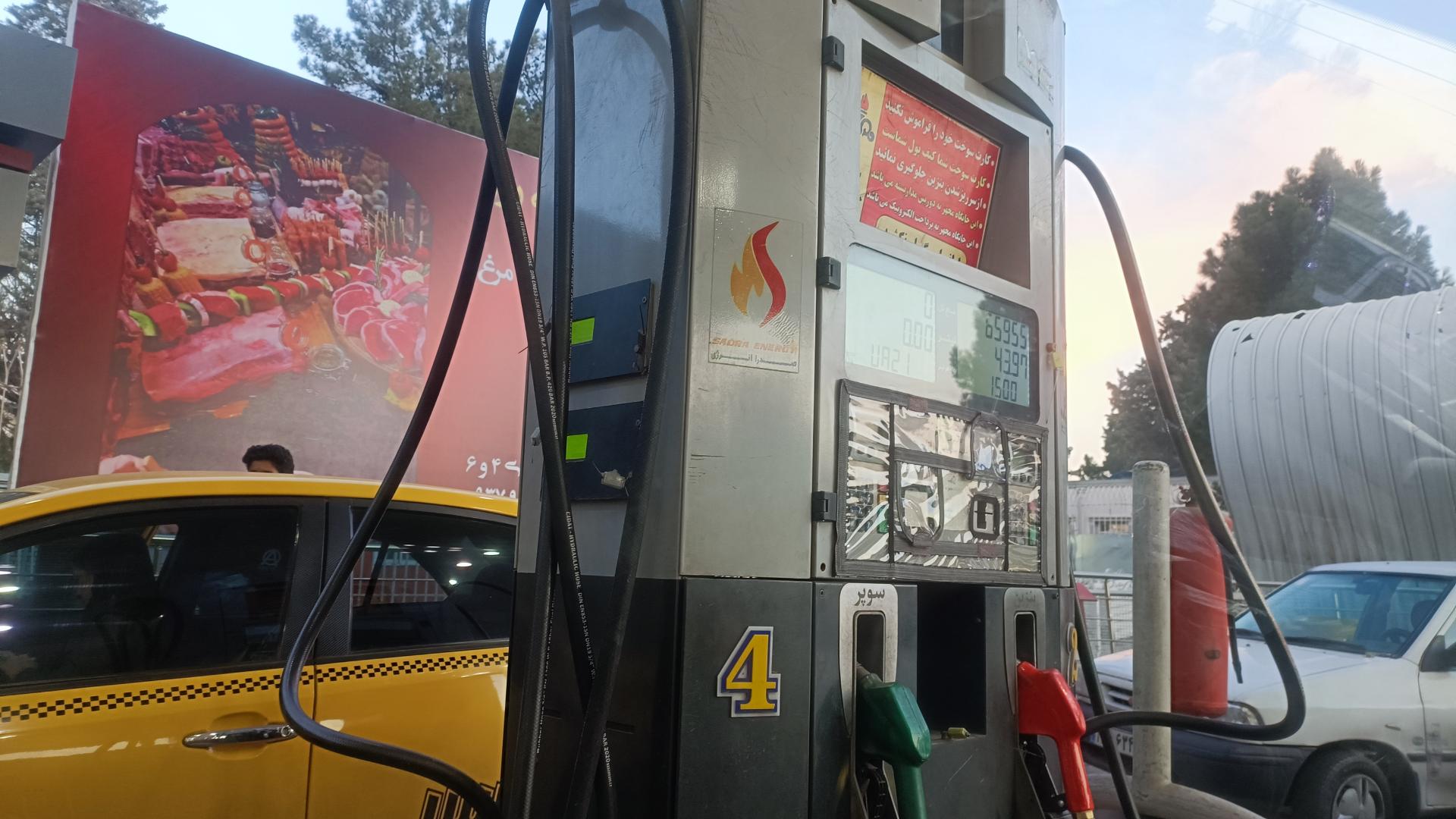 عکس پمپ بنزین گازوئیل CNG مالدار