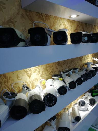 عکس دوربین مداربسته و تجهیزات حفاظتی 