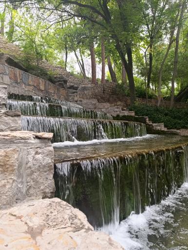 عکس چشمه طبیعی پارک بابا امان