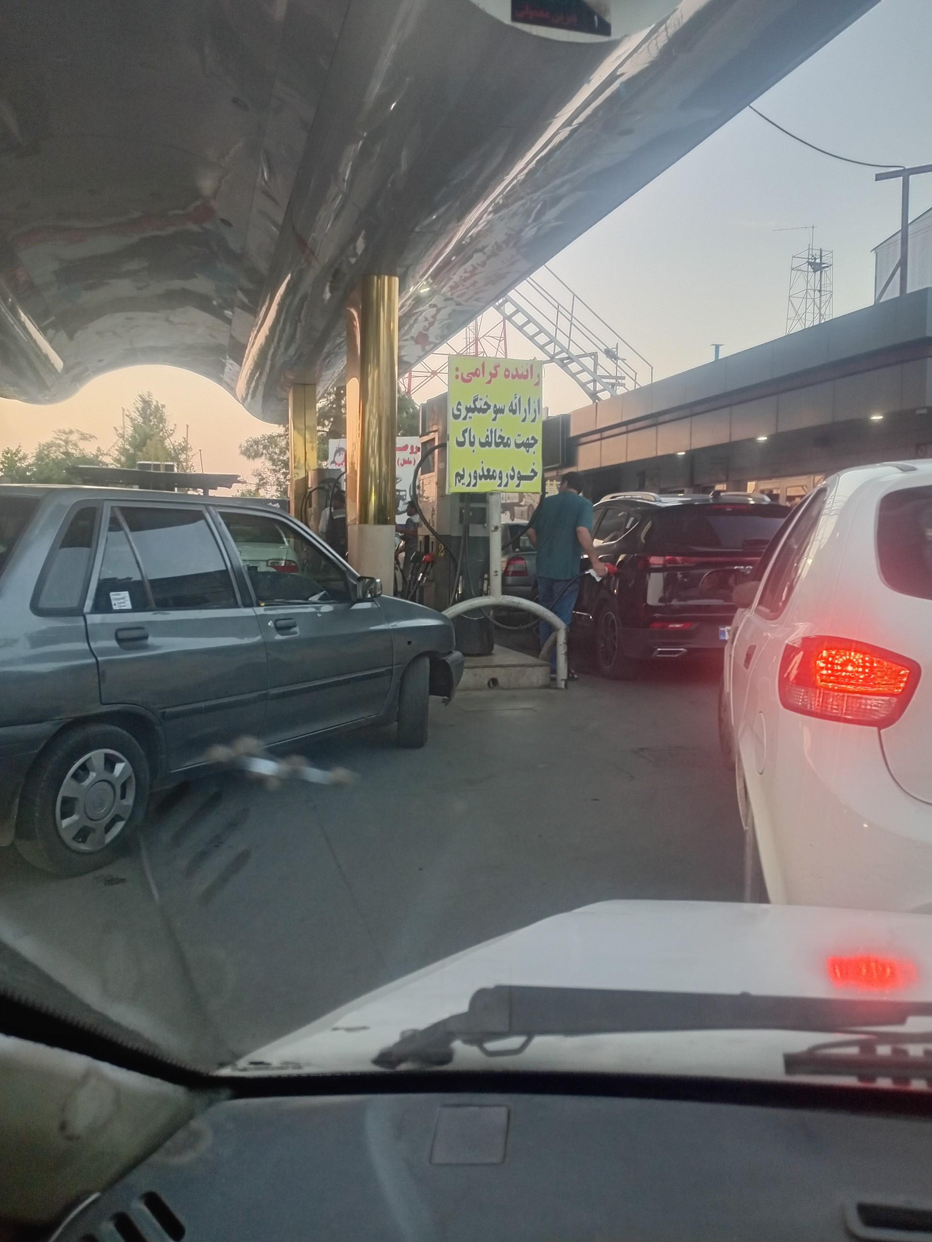 عکس پمپ بنزین گازوئیل CNG مالدار