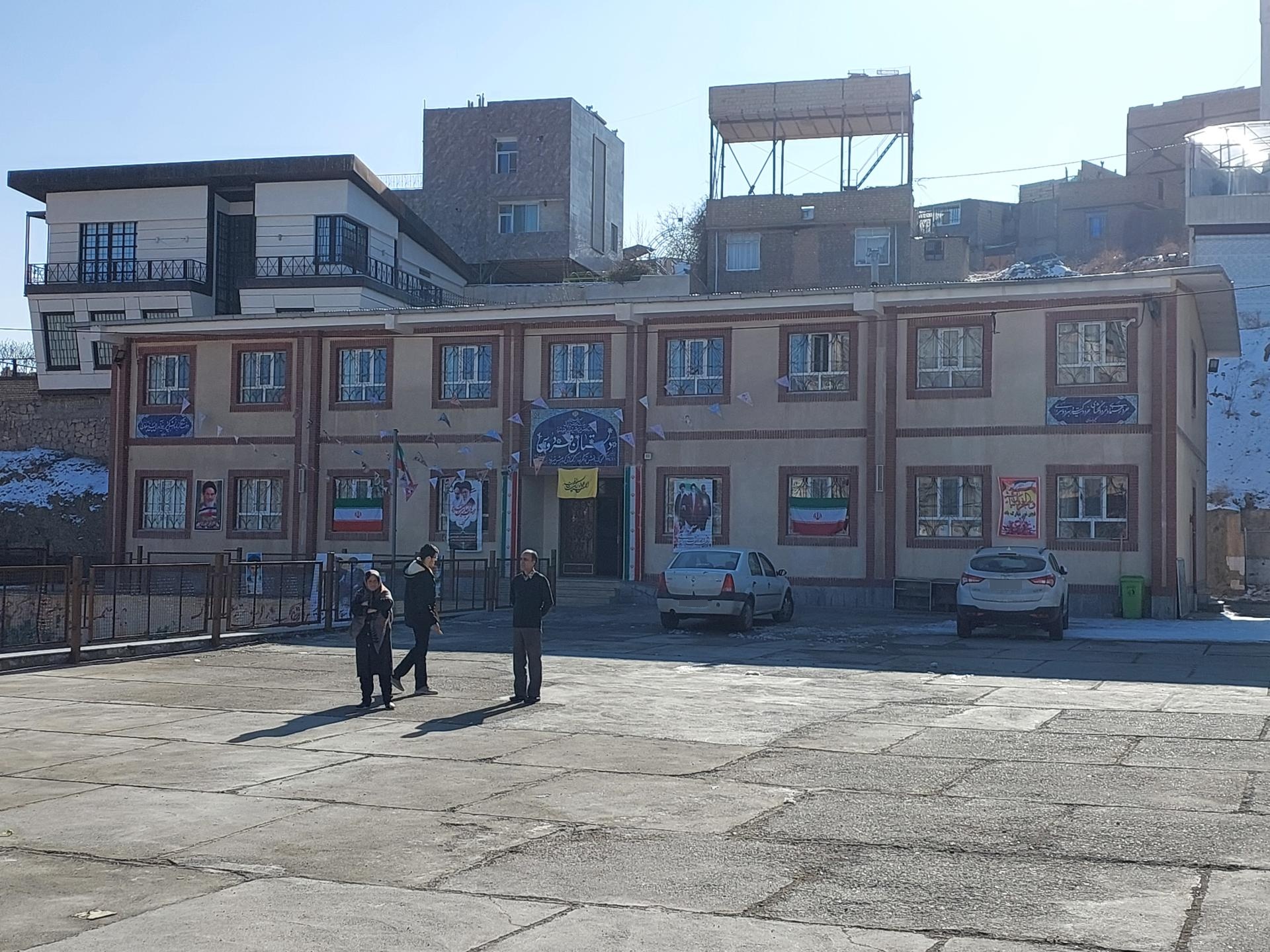 عکس دبستان فردوسی ابرده