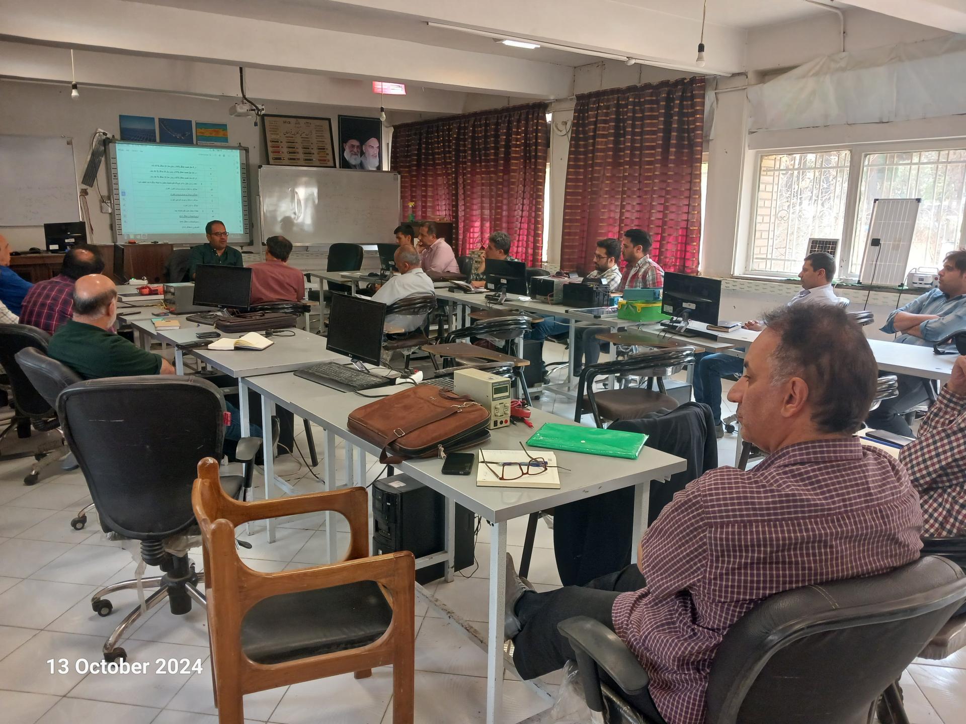 عکس کارگاه آموزش طراحی نیروگاه خورشیدی 