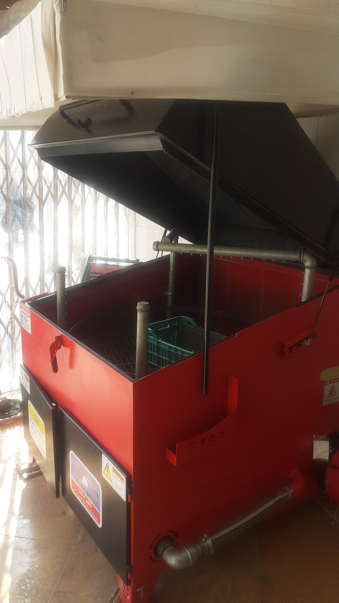 عکس قطعه شویی حسین 