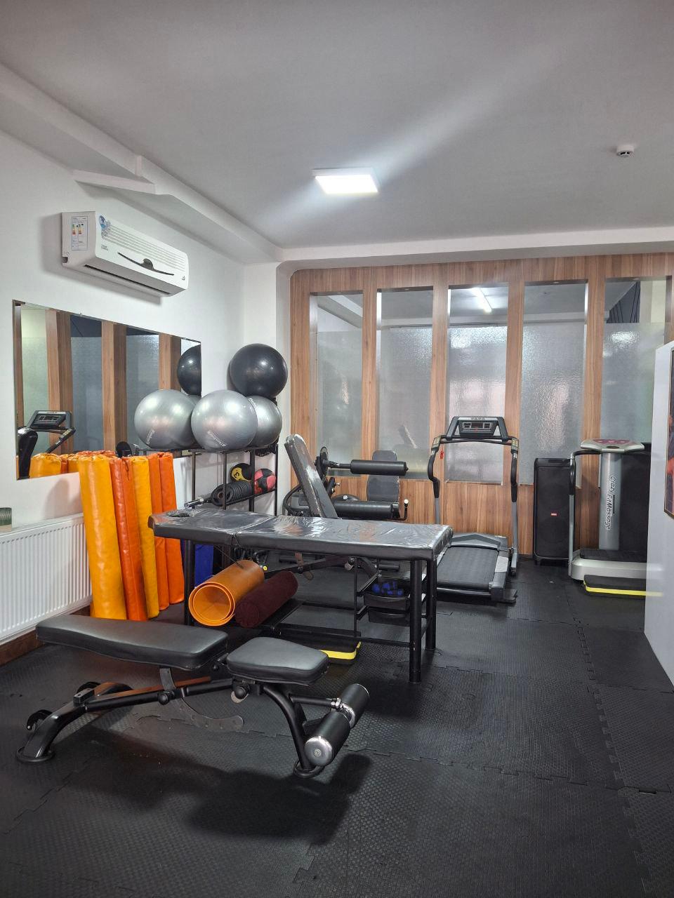 عکس کلینیک حرکات اصلاحی هونام